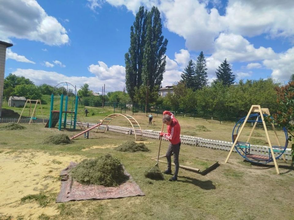На территории Старобельского муниципального округа продолжаются мероприятия в сельских населённых пунктах, направленные на благоустройство территорий и информирование жителей На территории Старобельского муниципального округа продолжаются мероприятия в сельских населённых пунктах, направленные на благоустройство территорий и информирование жителей