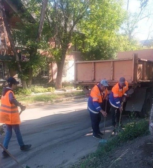 Коммунальными службами проведены работы на территории города Коммунальными службами проведены работы на территории города