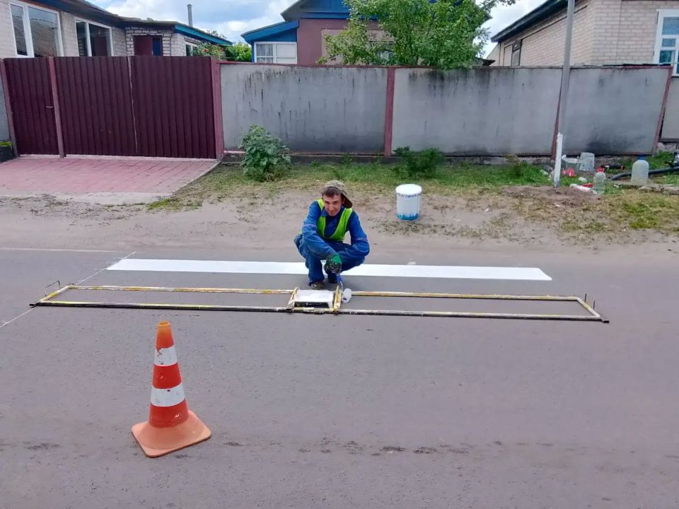 Работники МБУ Центр «Благоустройство» выполнили комплекс работ, направленный на нанесение дорожной разметки на участке ул. Набережная — ул. Горького г. Старобельска Работники МБУ Центр «Благоустройство» выполнили комплекс работ, направленный на нанесение дорожной разметки на участке ул. Набережная — ул. Горького г. Старобельска