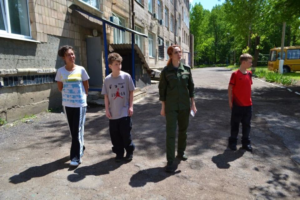 Добрые дела: Сергей Цемкало и Юрий Грищенко поздравили юного луганчанина с днём рождения и показали ребятам Казачий кадетский корпус Добрые дела: Сергей Цемкало и Юрий Грищенко поздравили юного луганчанина с днём рождения и показали ребятам Казачий кадетский корпус