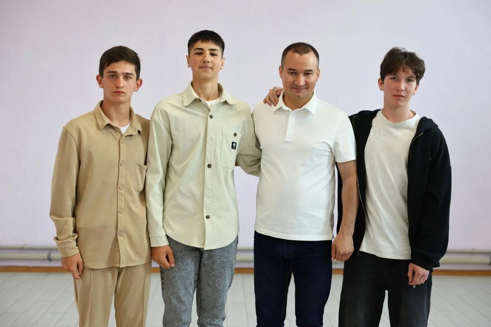 Молодежный актив Лисичанска и Рубежного презентовал проекты вице-премьеру Татарстана Молодежный актив Лисичанска и Рубежного презентовал проекты вице-премьеру Татарстана