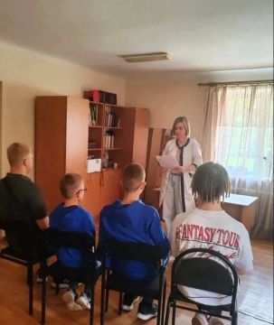 Специалист ЛРКПНБ провела профориентационное мероприятие для учащихся одной из школ г.Луганск