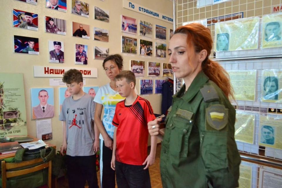 Добрые дела: Сергей Цемкало и Юрий Грищенко поздравили юного луганчанина с днём рождения и показали ребятам Казачий кадетский корпус Добрые дела: Сергей Цемкало и Юрий Грищенко поздравили юного луганчанина с днём рождения и показали ребятам Казачий кадетский корпус