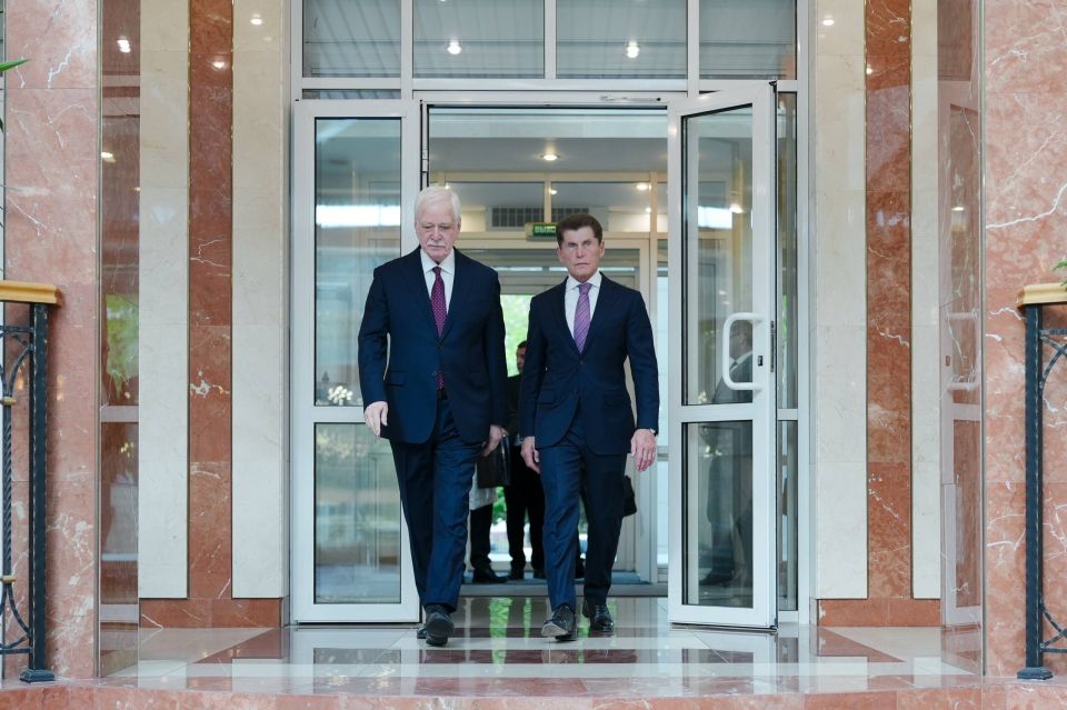 Посол России в Беларуси Борис Грызлов встретился с губернатором Приморского края Олегом Кожемяко, который находится в Беларуси с рабочим визитом