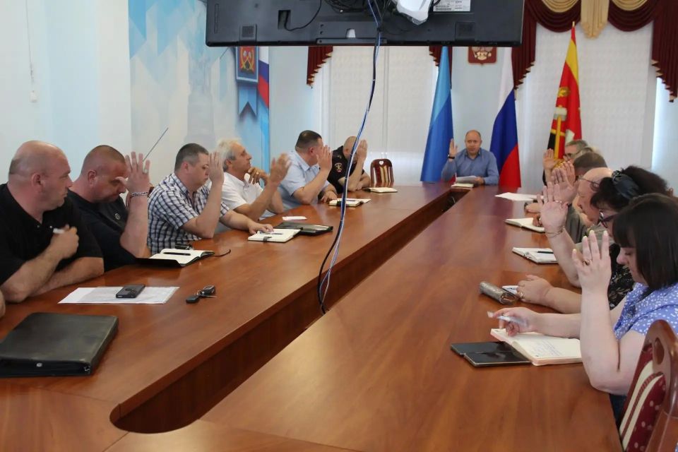 В Администрации Краснодонского муниципального округа прошло важное заседание Комиссии по безопасности дорожного движения В Администрации Краснодонского муниципального округа прошло важное заседание Комиссии по безопасности дорожного движения