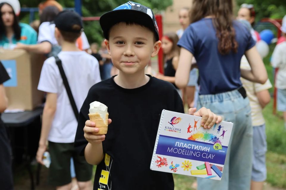 Единая Россия собрала более пяти тысяч предложений в народную программу во время праздников двора Единая Россия собрала более пяти тысяч предложений в народную программу во время праздников двора