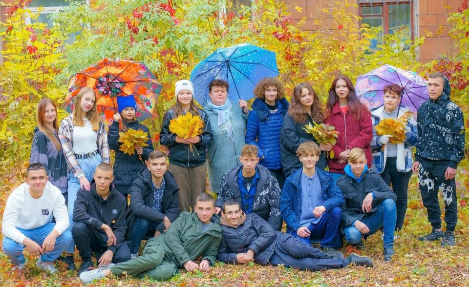 Выпускники Алчевской средней школы № 3 им. Н.Бабанина - это команда, где каждый был и остаётся другом Выпускники Алчевской средней школы № 3 им. Н.Бабанина - это команда, где каждый был и остаётся другом