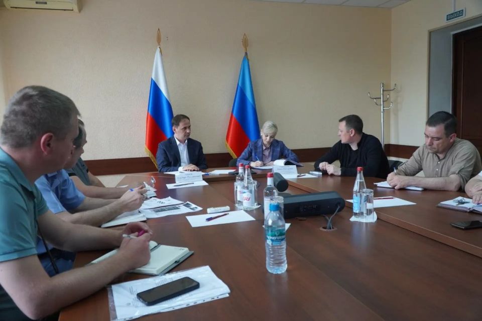 Альберт Апшев: В связи с участившимися атаками украинских БПЛА на АЗС и бензовозы провели оперативное совещание с поставщиками нефтепродуктов Альберт Апшев: В связи с участившимися атаками украинских БПЛА на АЗС и бензовозы провели оперативное совещание с поставщиками нефтепродуктов