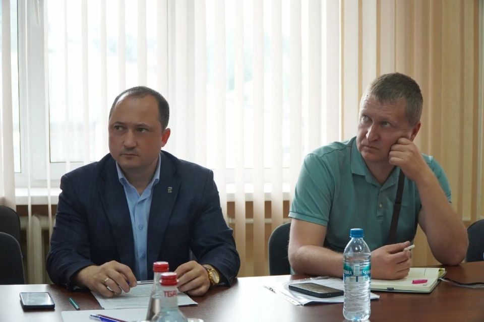 Альберт Апшев: В связи с участившимися атаками украинских БПЛА на АЗС и бензовозы провели оперативное совещание с поставщиками нефтепродуктов Альберт Апшев: В связи с участившимися атаками украинских БПЛА на АЗС и бензовозы провели оперативное совещание с поставщиками нефтепродуктов