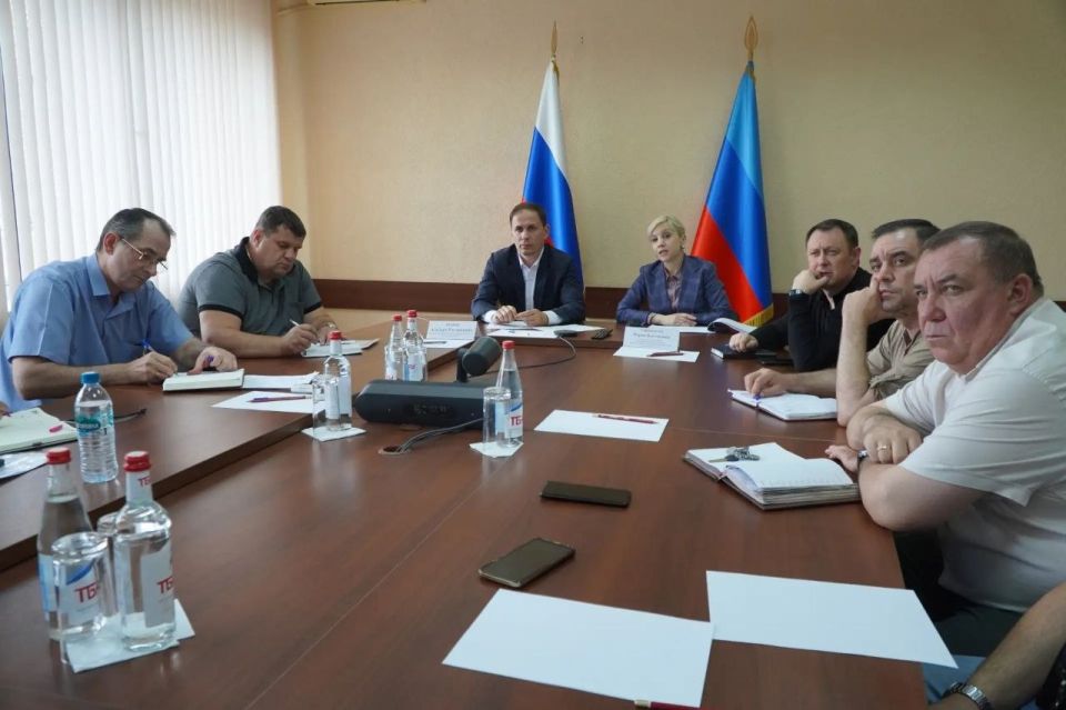 Альберт Апшев: В связи с участившимися атаками украинских БПЛА на АЗС и бензовозы провели оперативное совещание с поставщиками нефтепродуктов Альберт Апшев: В связи с участившимися атаками украинских БПЛА на АЗС и бензовозы провели оперативное совещание с поставщиками нефтепродуктов