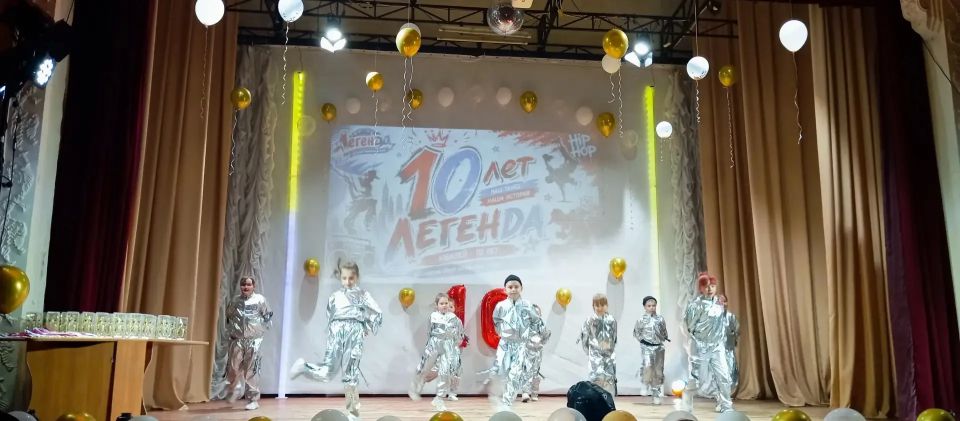 Юбилей коллектива современного танца "Легенда" в Доме культуры им. Горького Юбилей коллектива современного танца "Легенда" в Доме культуры им. Горького