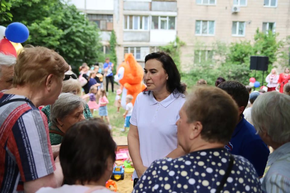 «Единая Россия» собрала более пяти тысяч предложений в народную программу во время праздников двора «Единая Россия» собрала более пяти тысяч предложений в народную программу во время праздников двора
