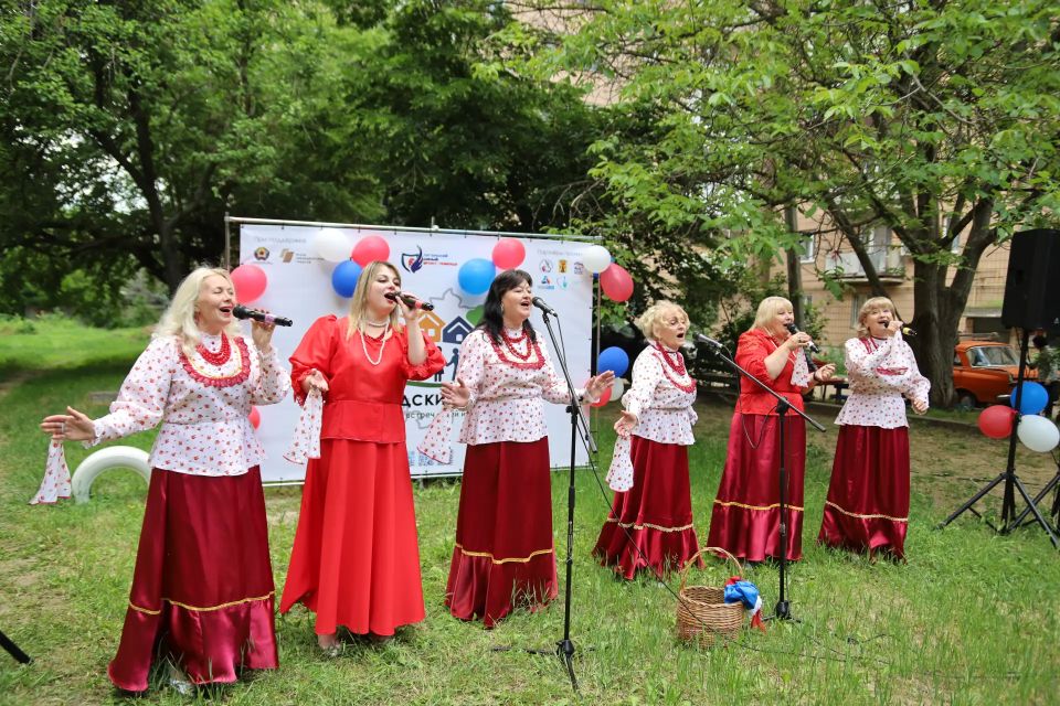 «Единая Россия» собрала более пяти тысяч предложений в народную программу во время праздников двора «Единая Россия» собрала более пяти тысяч предложений в народную программу во время праздников двора