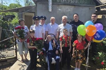 Сотрудники СК России поздравили 100-летнего ветерана-разведчика в Краснодоне