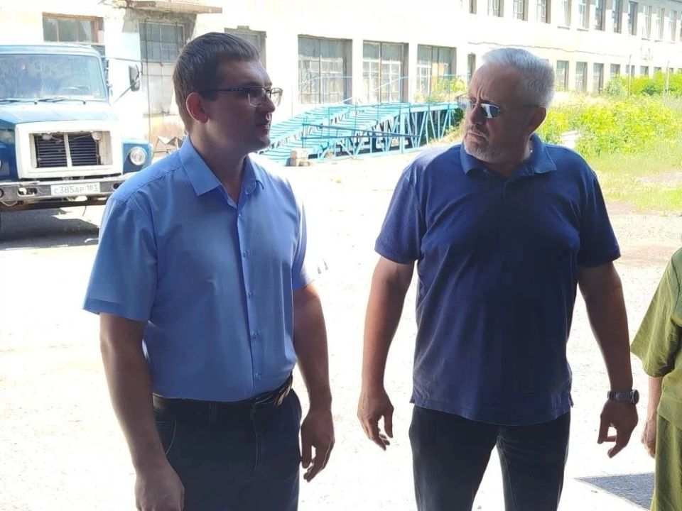 Сегодня, в рамках рабочей поездки, вместе с заместителем Председателя Совета городского округа Светланой Стрижаченко и уполномоченным представителем Брянской области в городе Брянке Евгением Бобовским посетили Брянковский... Сегодня, в рамках рабочей поездки, вместе с заместителем Председателя Совета городского округа Светланой Стрижаченко и уполномоченным представителем Брянской области в городе Брянке Евгением Бобовским посетили Брянковский...