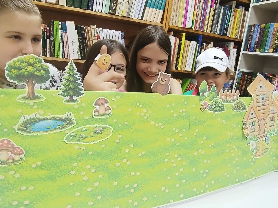 В Лутугинской детской библиотеке прошла программа «Театр сказок: читаем и играем» В Лутугинской детской библиотеке прошла программа «Театр сказок: читаем и играем»