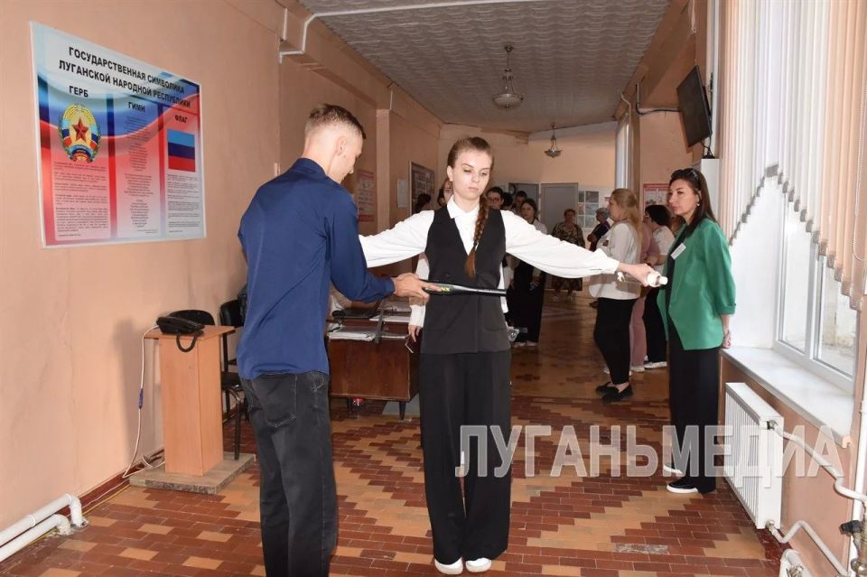 Выпускники Краснодона сдают ЕГЭ по математике Выпускники Краснодона сдают ЕГЭ по математике