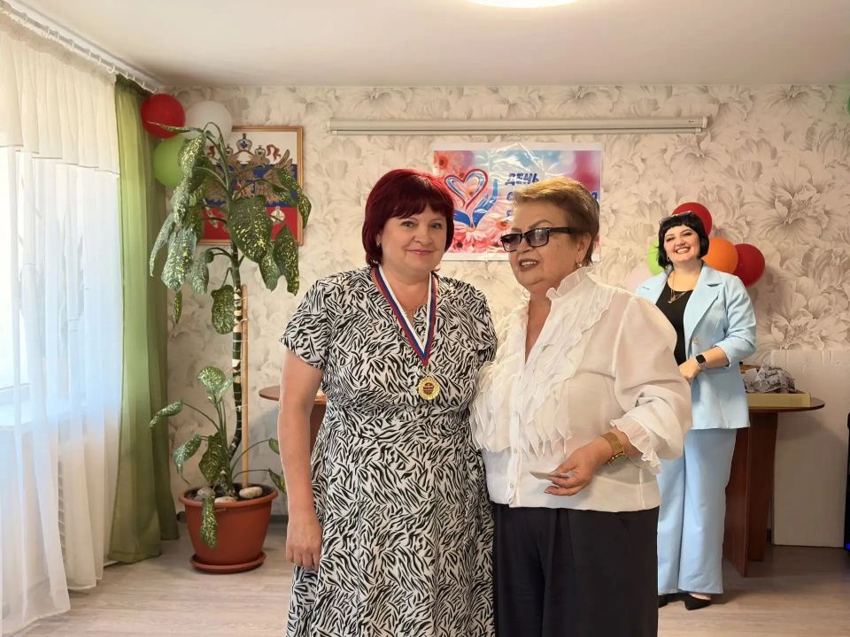 По зову сердца и долга: в Кировске отметили День социального работника По зову сердца и долга: в Кировске отметили День социального работника