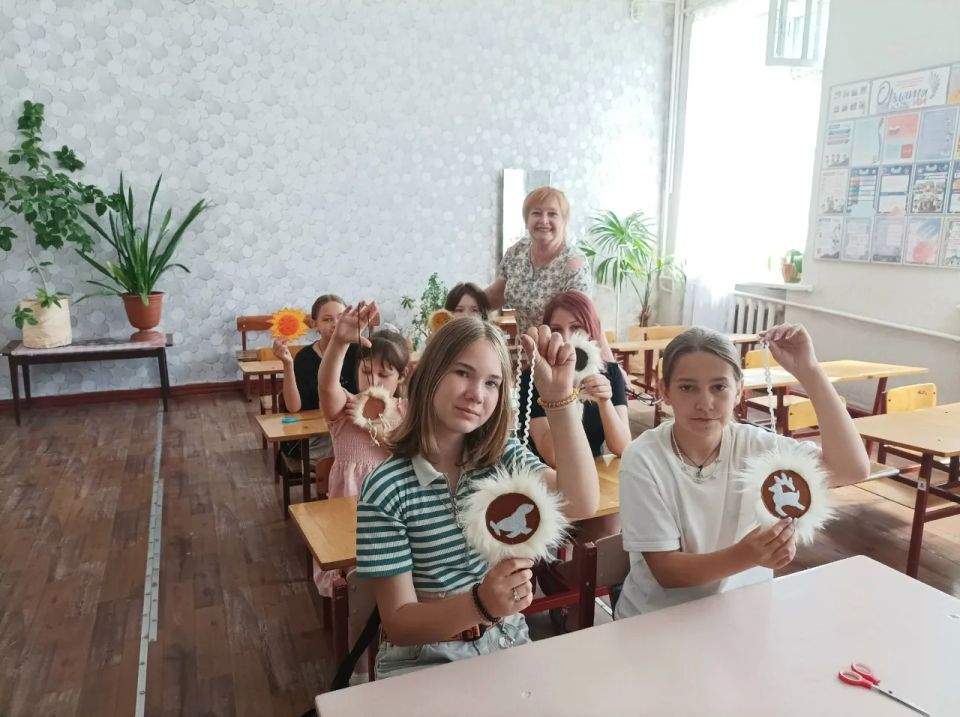 Педагоги дома детского и юношеского творчества провели мастер-классы на пришкольных площадках Педагоги дома детского и юношеского творчества провели мастер-классы на пришкольных площадках