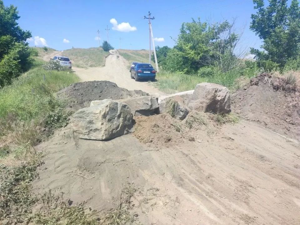 Перекрытие движения по телу плотины «Вербовского» водохранилища Перекрытие движения по телу плотины «Вербовского» водохранилища