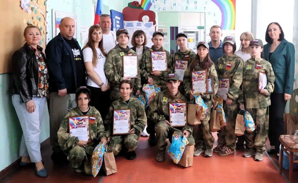 Врип главы Евгений Шаталин встретился с участниками команды «Русский рубеж», которые с честью представили город Рубежное на региональном этапе Всероссийской военнопатриотической игры «Зарница 2.0»
