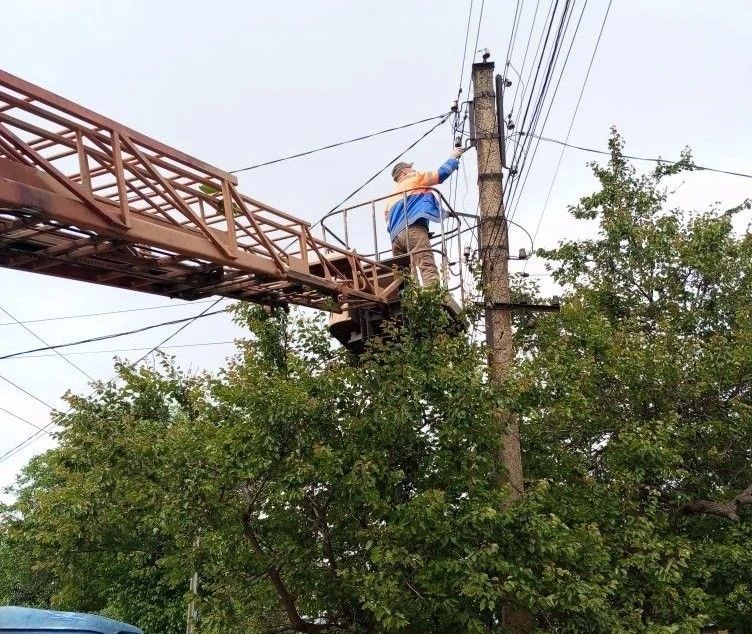 Коммунальными службами проведены работы на территории города Коммунальными службами проведены работы на территории города