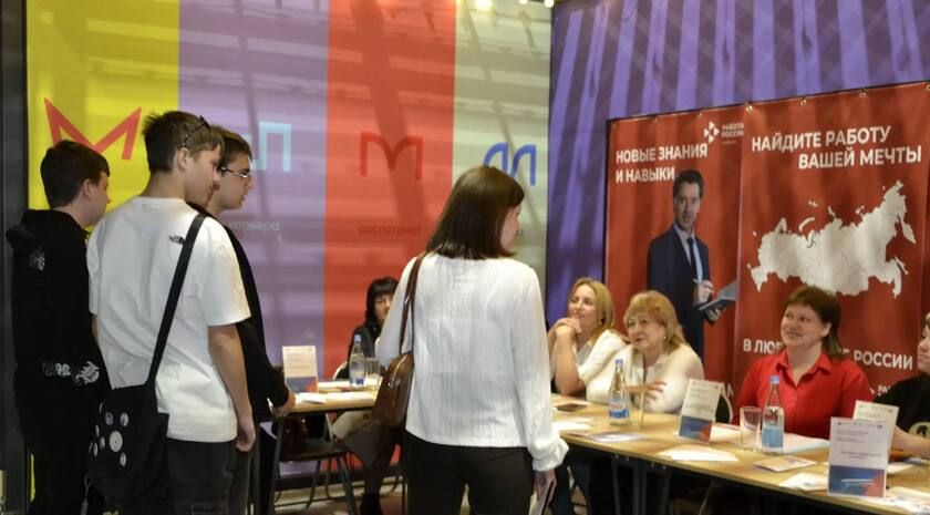Специалисты Республиканского центра занятости населения ЛНР с начала года оказали содействие в трудоустройстве свыше 300 жителям Республики из более 400 молодых соискателей, обратившихся за помощью