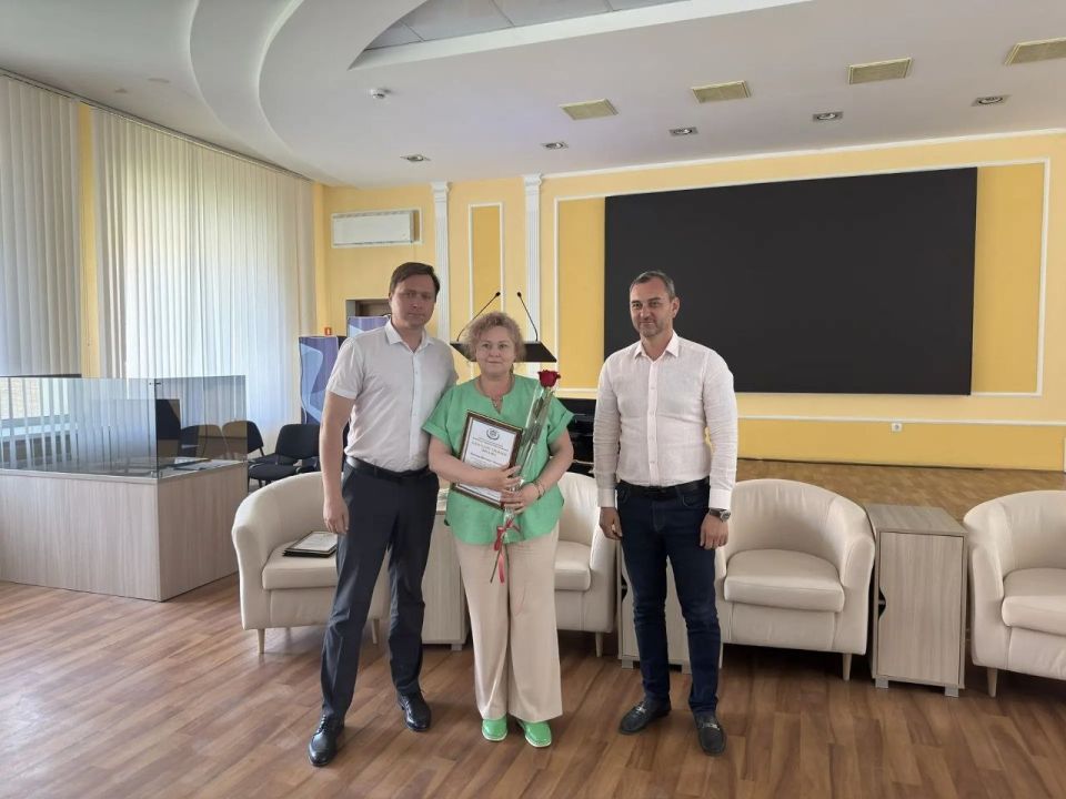 Виктор Водолацкий: Социальный работник - это не просто профессия, это ежедневное служение людям, готовность поддержать в трудную минуту, помочь тем, кто особенно нуждается в заботе и внимании Виктор Водолацкий: Социальный работник - это не просто профессия, это ежедневное служение людям, готовность поддержать в трудную минуту, помочь тем, кто особенно нуждается в заботе и внимании