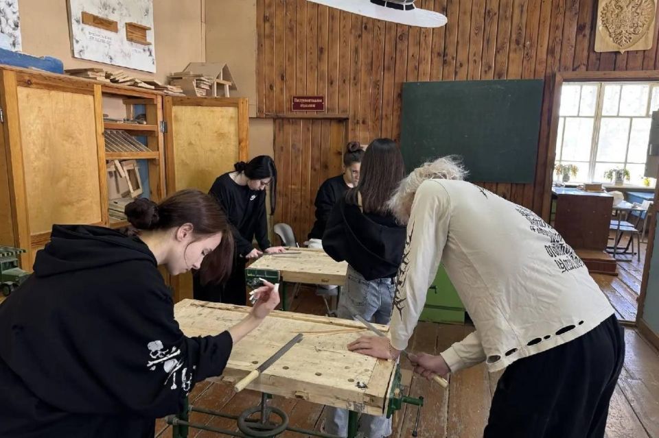 Очередной раз благодарю «Университетскую» школу Елабужского института КФУ за активную работу со старшеклассниками из подшефных Лисичанска и Рубежного Очередной раз благодарю «Университетскую» школу Елабужского института КФУ за активную работу со старшеклассниками из подшефных Лисичанска и Рубежного