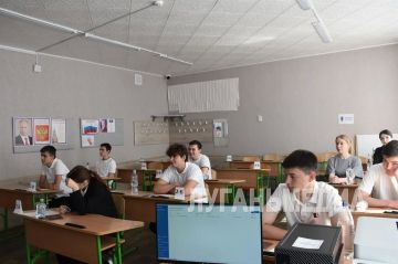 Выпускники школ Белокуракино, Новопскова и Троицкого сдают обязательный Единый государственный экзамен (ЕГЭ)