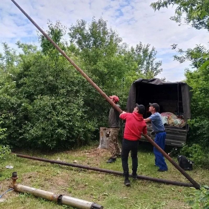 В селе Вишнёвое завершены работы по установке нового скважинного насоса В селе Вишнёвое завершены работы по установке нового скважинного насоса
