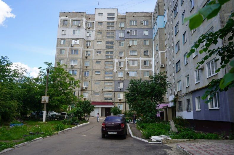 В Свердловске красноярские специалисты приступили к ремонту очередной кровли МКД В Свердловске красноярские специалисты приступили к ремонту очередной кровли МКД