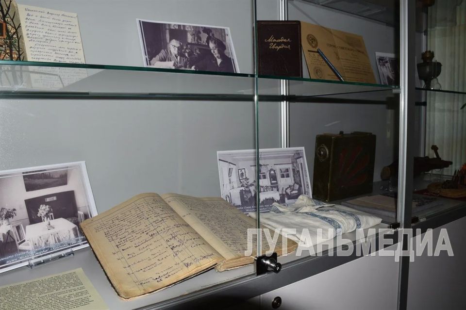 В Краснодонском музее «Молодая гвардия» в честь 100-летия Олега Кошевого прошел мемориальный час В Краснодонском музее «Молодая гвардия» в честь 100-летия Олега Кошевого прошел мемориальный час