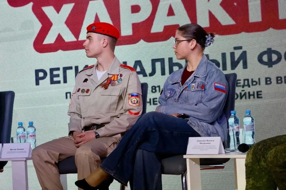 Выпуск 2026 года Алчевской средней школы №15 – это цельная, но разноцветная мозаика: спортсмены, музыканты, танцоры, программисты, любители литературы, социальные деятели — и к ним присоединяются те, кто уже выбрал путь... Выпуск 2026 года Алчевской средней школы №15 – это цельная, но разноцветная мозаика: спортсмены, музыканты, танцоры, программисты, любители литературы, социальные деятели — и к ним присоединяются те, кто уже выбрал путь...