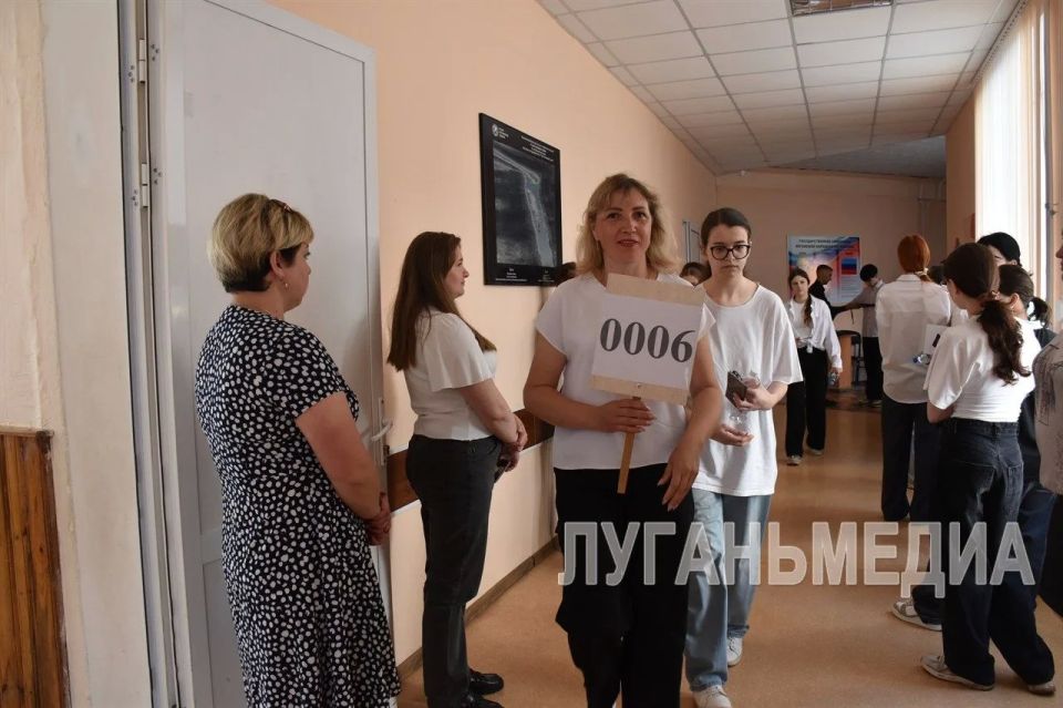 Выпускники Краснодона сдают ЕГЭ по математике Выпускники Краснодона сдают ЕГЭ по математике