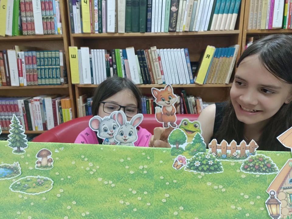 В Лутугинской детской библиотеке прошла программа «Театр сказок: читаем и играем» В Лутугинской детской библиотеке прошла программа «Театр сказок: читаем и играем»