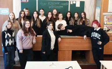 Выпуск 2026 года Алчевской средней школы №15 – это цельная, но разноцветная мозаика: спортсмены, музыканты, танцоры, программисты, любители литературы, социальные деятели — и к ним присоединяются те, кто уже выбрал путь...