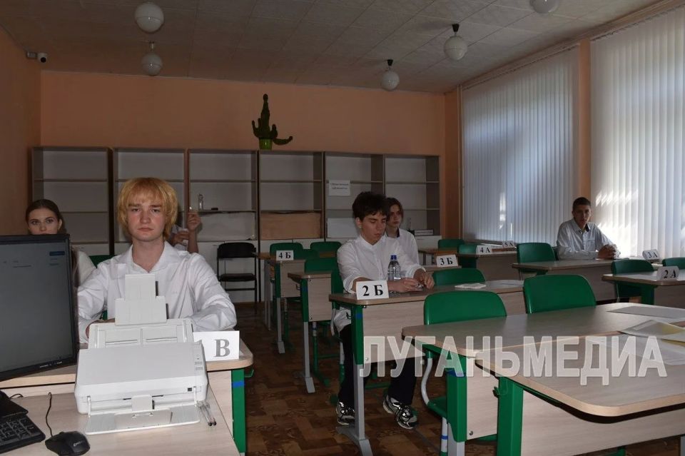 Выпускники Краснодона сдают ЕГЭ по математике Выпускники Краснодона сдают ЕГЭ по математике