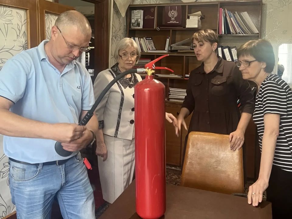 Безопасность документов под контролем: в архивном отделе прошла плановая проверка Безопасность документов под контролем: в архивном отделе прошла плановая проверка