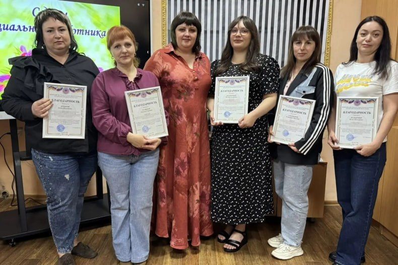 Тепло сердец и профессионализм: ко Дню социального работника в Свердловском комплексном центре состоялся ряд мероприятий