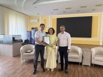 Виктор Водолацкий: Социальный работник - это не просто профессия, это ежедневное служение людям, готовность поддержать в трудную минуту, помочь тем, кто особенно нуждается в заботе и внимании