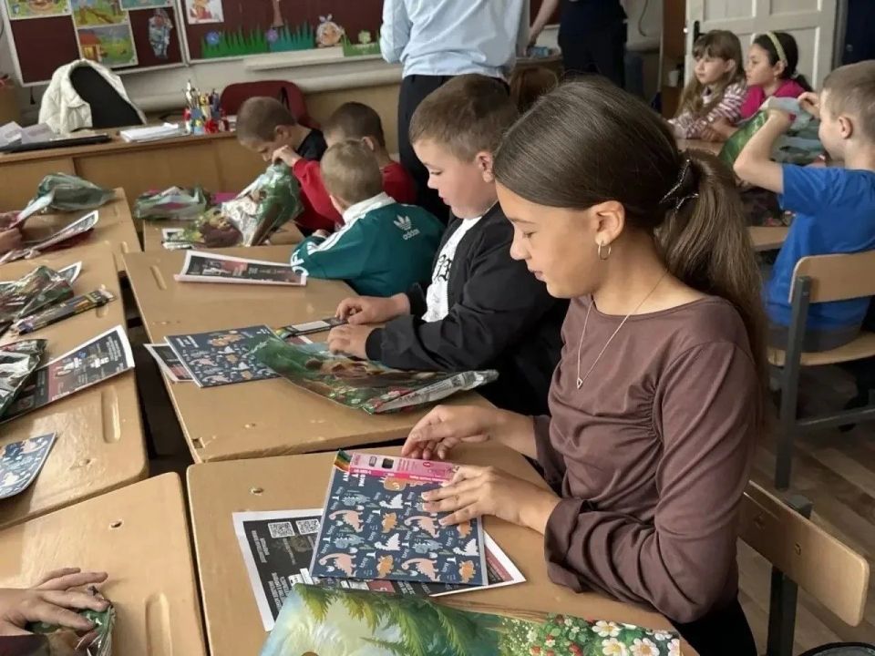 Сотрудники ЛОП на станции Должанская провели профилактическое мероприятие для школьников Сотрудники ЛОП на станции Должанская провели профилактическое мероприятие для школьников