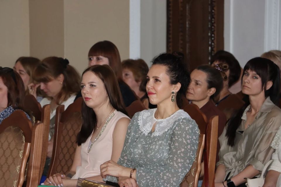В Стаханове чествовали социальных работников В Стаханове чествовали социальных работников