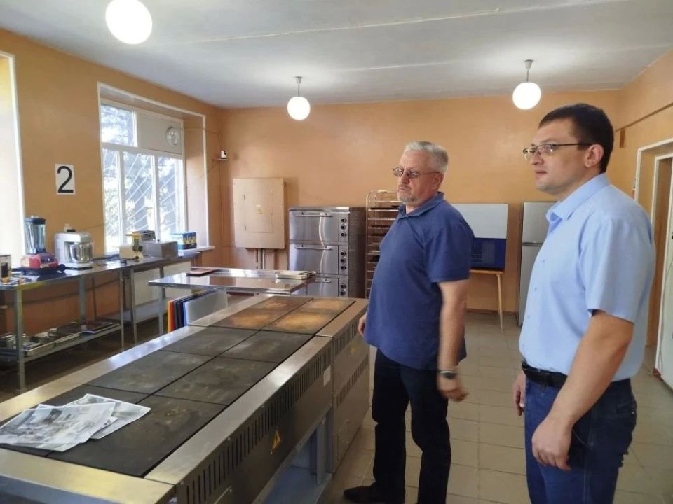 Сегодня, в рамках рабочей поездки, вместе с заместителем Председателя Совета городского округа Светланой Стрижаченко и уполномоченным представителем Брянской области в городе Брянке Евгением Бобовским посетили Брянковский... Сегодня, в рамках рабочей поездки, вместе с заместителем Председателя Совета городского округа Светланой Стрижаченко и уполномоченным представителем Брянской области в городе Брянке Евгением Бобовским посетили Брянковский...