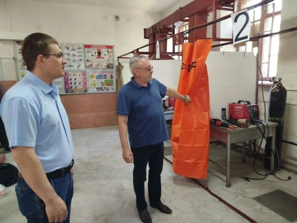 Сегодня, в рамках рабочей поездки, вместе с заместителем Председателя Совета городского округа Светланой Стрижаченко и уполномоченным представителем Брянской области в городе Брянке Евгением Бобовским посетили Брянковский... Сегодня, в рамках рабочей поездки, вместе с заместителем Председателя Совета городского округа Светланой Стрижаченко и уполномоченным представителем Брянской области в городе Брянке Евгением Бобовским посетили Брянковский...