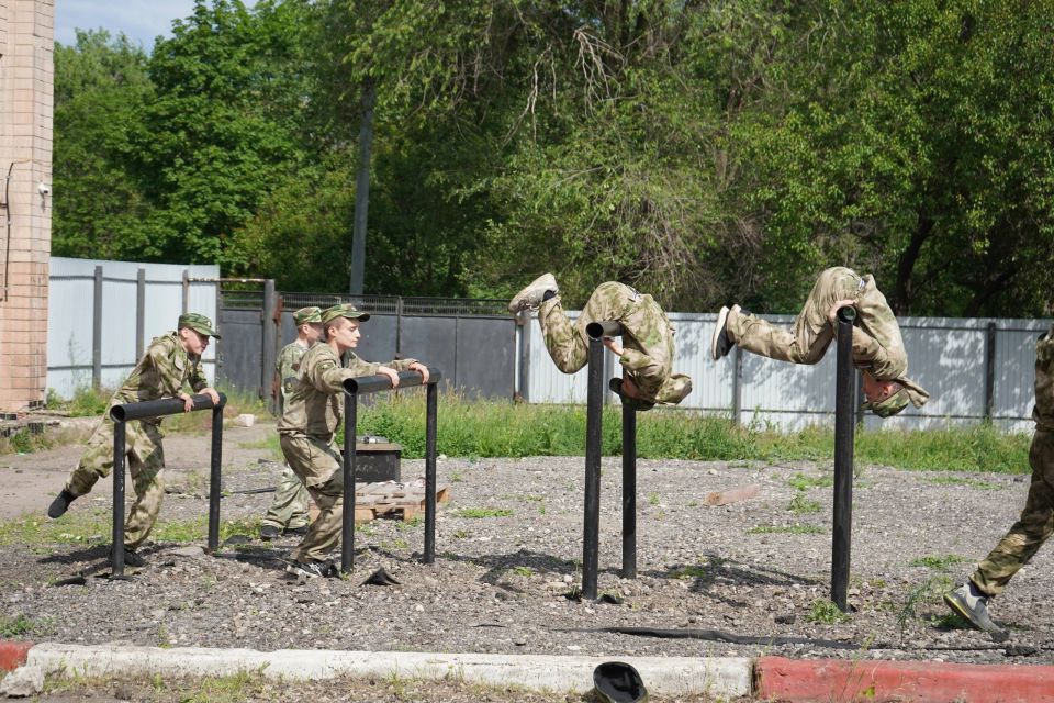 На базе Института гражданской защиты продолжаются практические занятия для кадетов На базе Института гражданской защиты продолжаются практические занятия для кадетов