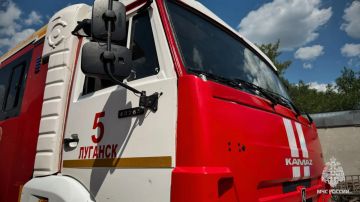 В Луганске спасатели эвакуировали 20 жильцов из горящей пятиэтажки
