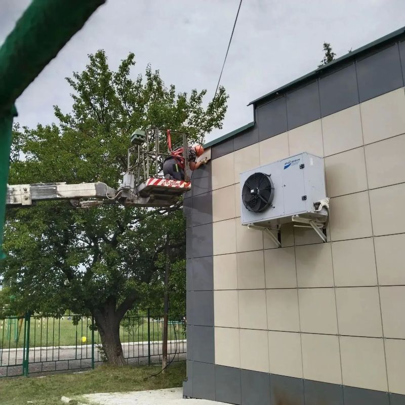 В спортивной школе в Лутугино завершается ремонт системы электроснабжения В спортивной школе в Лутугино завершается ремонт системы электроснабжения