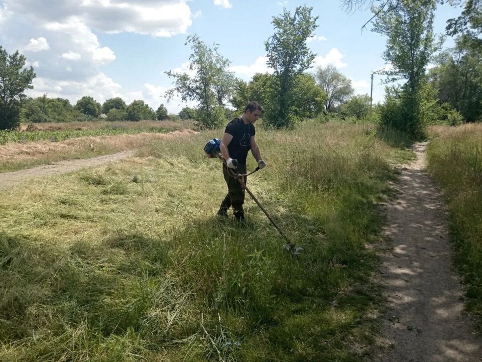 В связи с началом пожароопасного периода, в населенных пунктах, находящихся в ведении отдела по жизнеобеспечению пгт Новосветловка, с. Белоскелеватое, с. Пархоменко, п. Хрящеватое, продолжаются работы по противопожарной... В связи с началом пожароопасного периода, в населенных пунктах, находящихся в ведении отдела по жизнеобеспечению пгт Новосветловка, с. Белоскелеватое, с. Пархоменко, п. Хрящеватое, продолжаются работы по противопожарной...