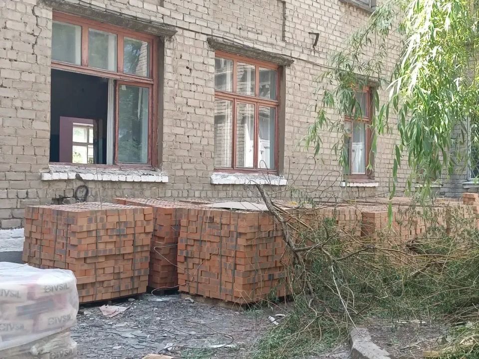 Сегодня делюсь с вами тем, что в Молодогвардейске и Суходольске активно продолжается капитальный ремонт поликлиник Сегодня делюсь с вами тем, что в Молодогвардейске и Суходольске активно продолжается капитальный ремонт поликлиник